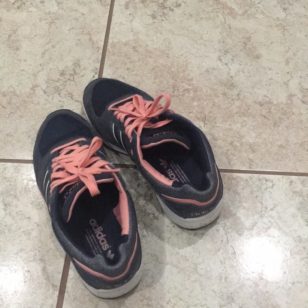 Adidas women’s sneaker
